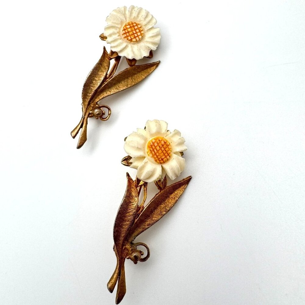 Daisy Flower Set of 2 Gold-Tone Brooch Pin White Enamel Accents Vintage
